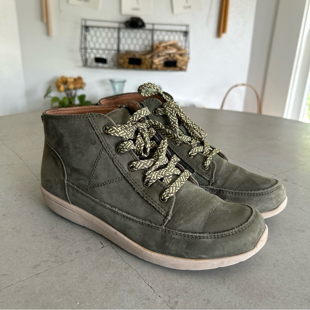 Vionic Shawna Olive Nubuck Leather Comfort Boots Water Resistant Orthopedic 7.5